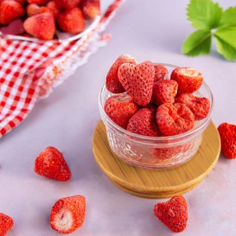 CRUNCHY FREEZE DRIED WHOLE STRAWBERRY PURE STY